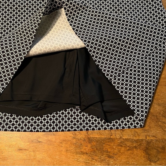 S.C. & Co. Navy & White Geometric Print Sport Skirt with Built-In Shorts, Size L - Picture 2 of 11